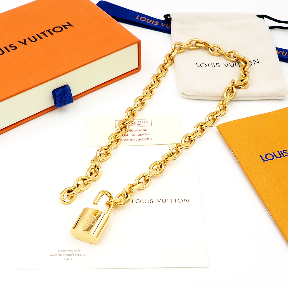 Louis Vuitto LV Edge Cadenas Necklace   - 