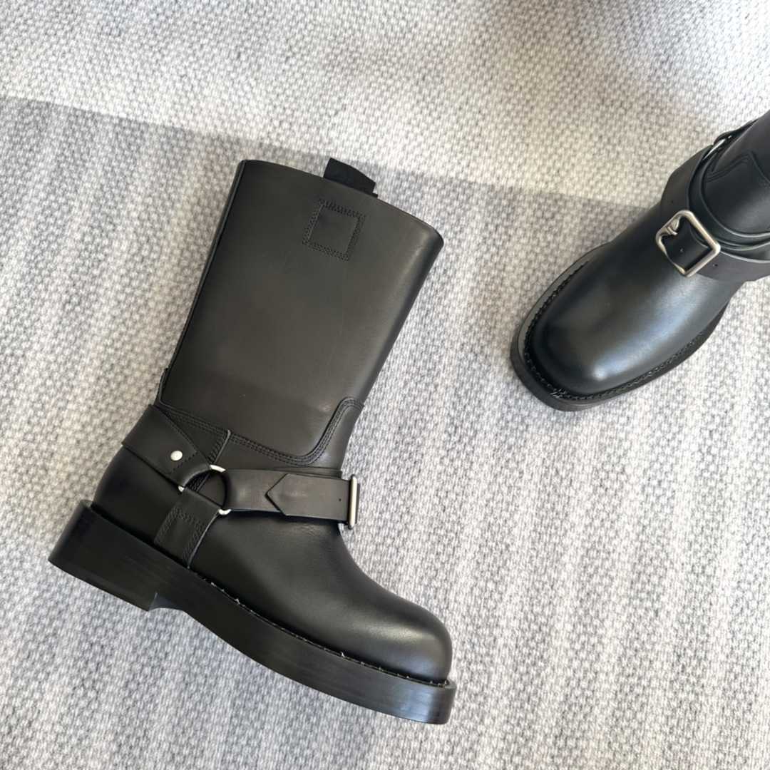 Burberry Leather Saddle Low Boots - 