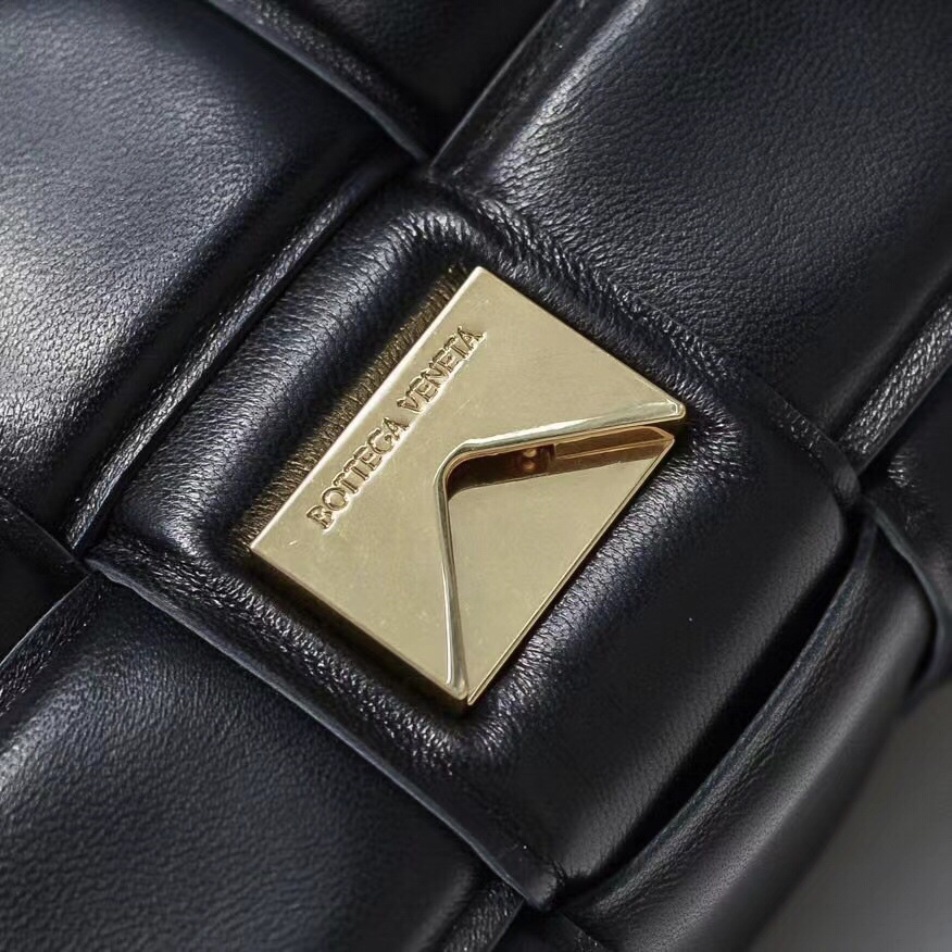 Bottega Veneta Padded Cassette Bag(26*18*8CM) - 