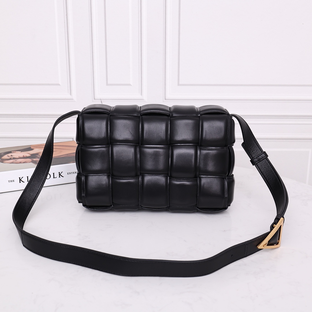 Bottega Veneta Padded Cassette Bag(26*18*8CM) - 