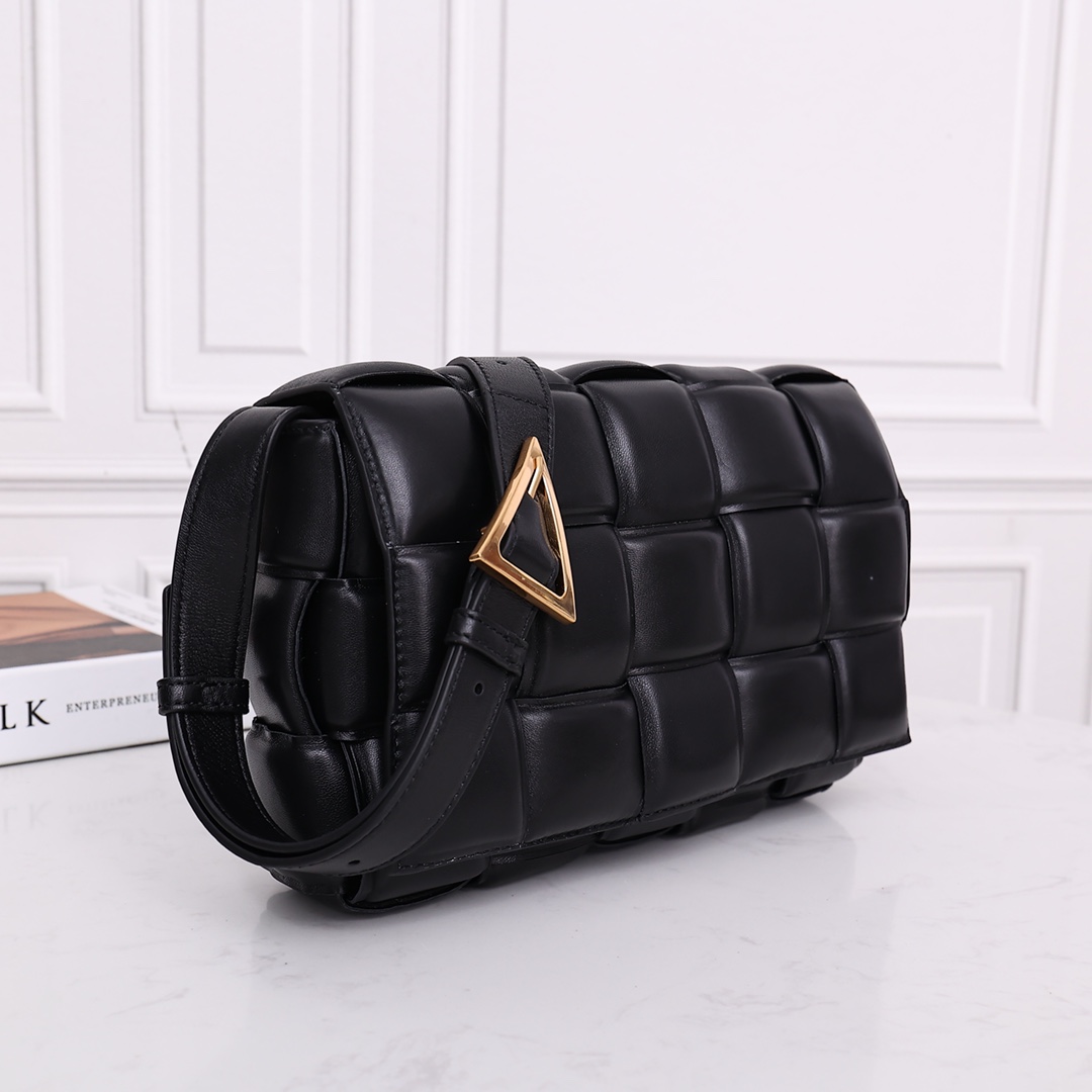 Bottega Veneta Padded Cassette Bag(26*18*8CM) - 