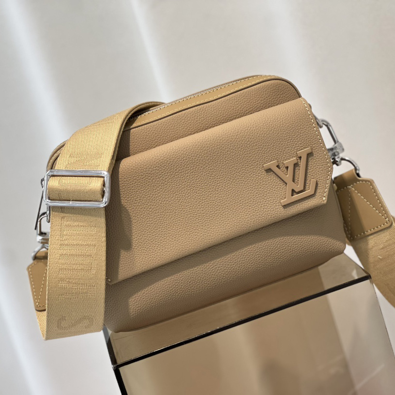 Louis Vuitton Fastline Messenger Bag   M23710 - 