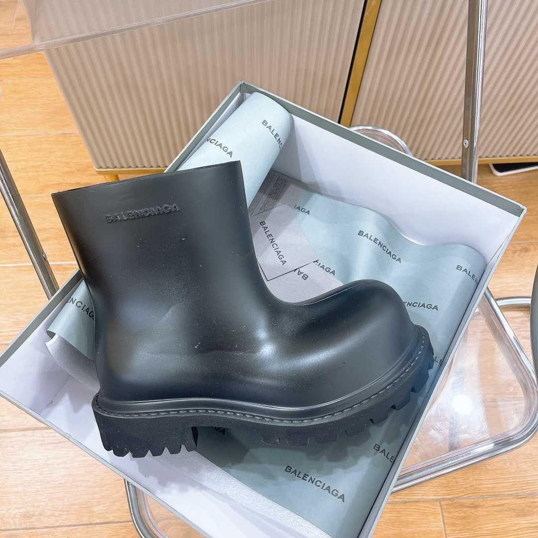 Balenciaga Steroid Bootie In Black - 