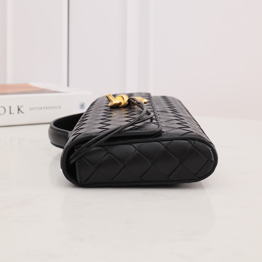 Bottega Veneta Long Clutch Andiamo With Handle - 