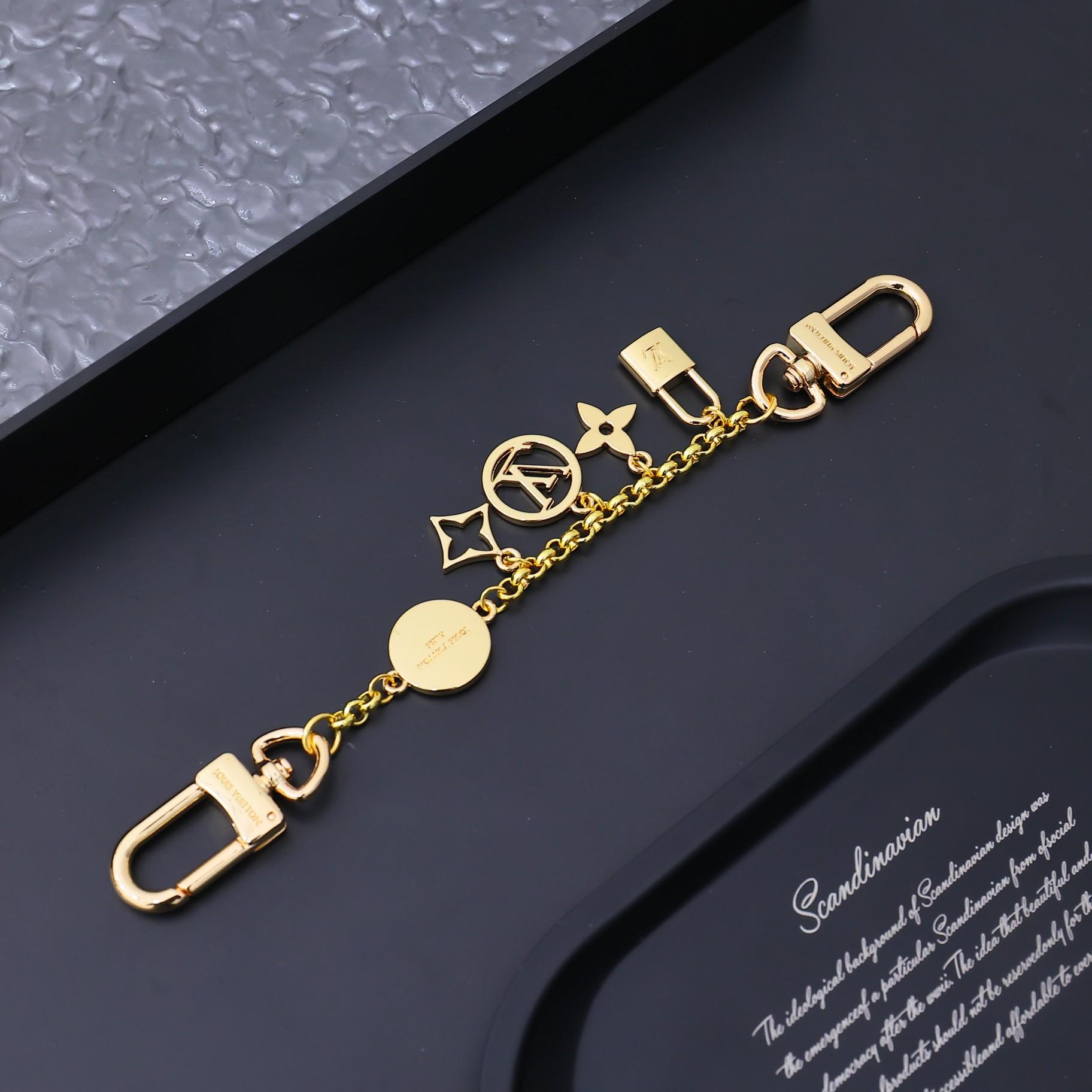 Louis Vuitton LV Iconic Heart Bag Charm    M01421 - 
