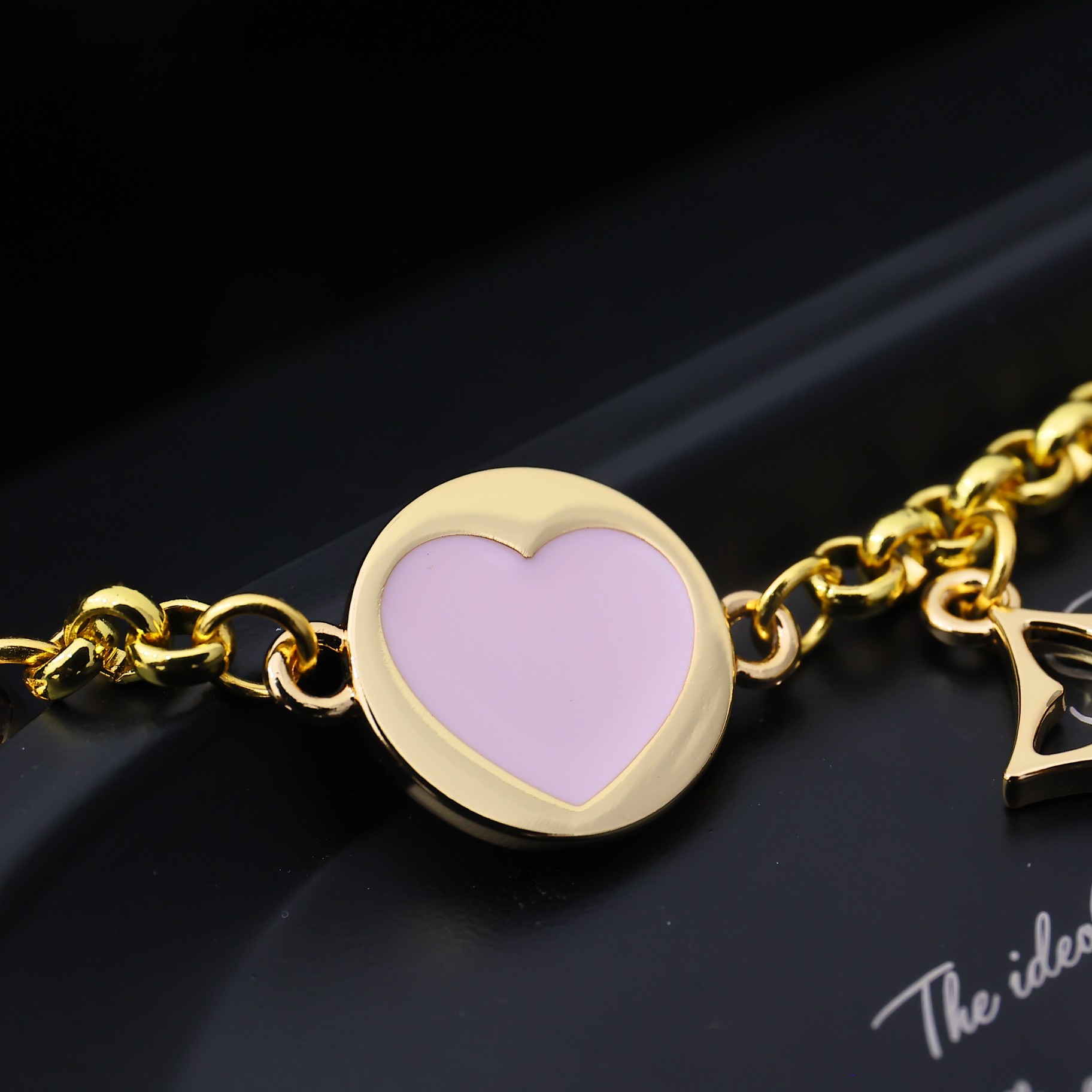 Louis Vuitton LV Iconic Heart Bag Charm    M01421 - 
