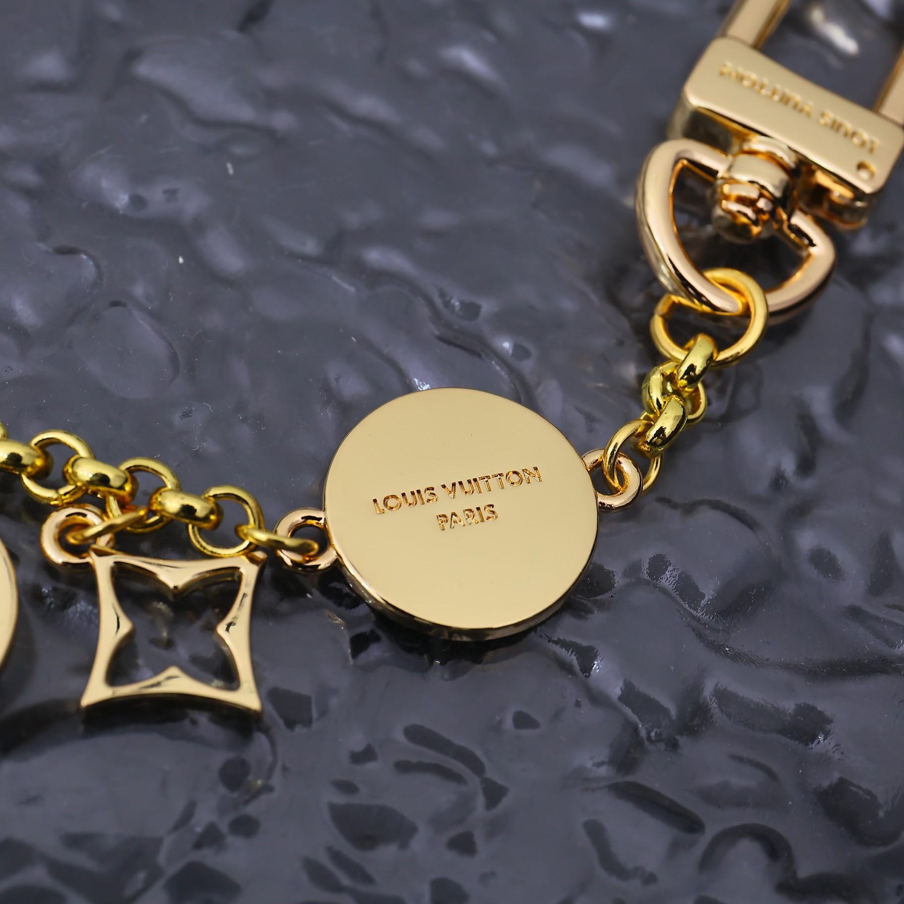 Louis Vuitton LV Iconic Heart Bag Charm    M01421 - 