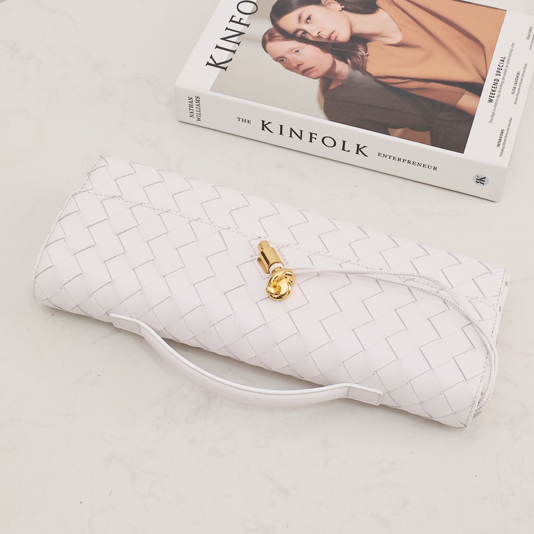 Bottega Veneta Long Clutch Andiamo With Handle - 
