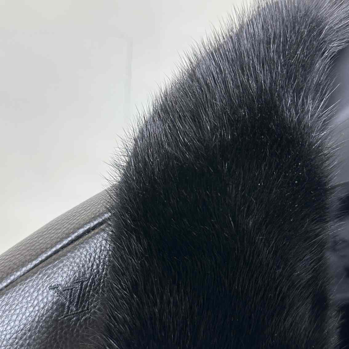 Louis Vuitton Leather Aviator Mink Collar    1AFIPA - 