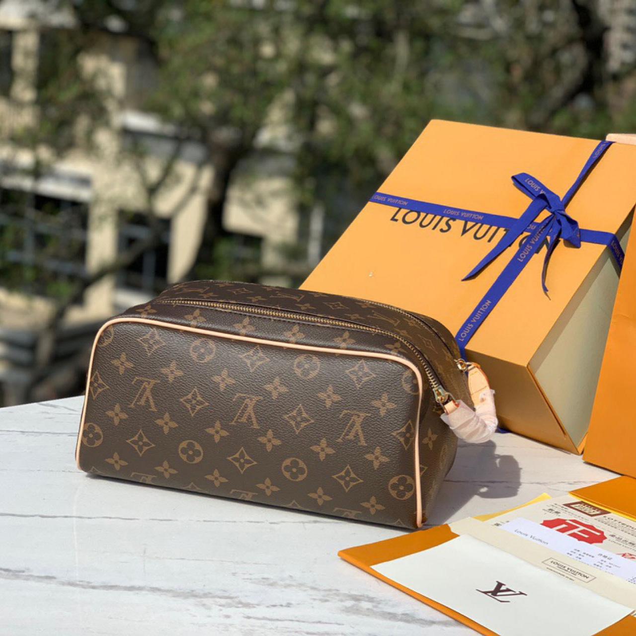 Louis Vuitton Dopp Kit Toilet Pouch   M44494 - 