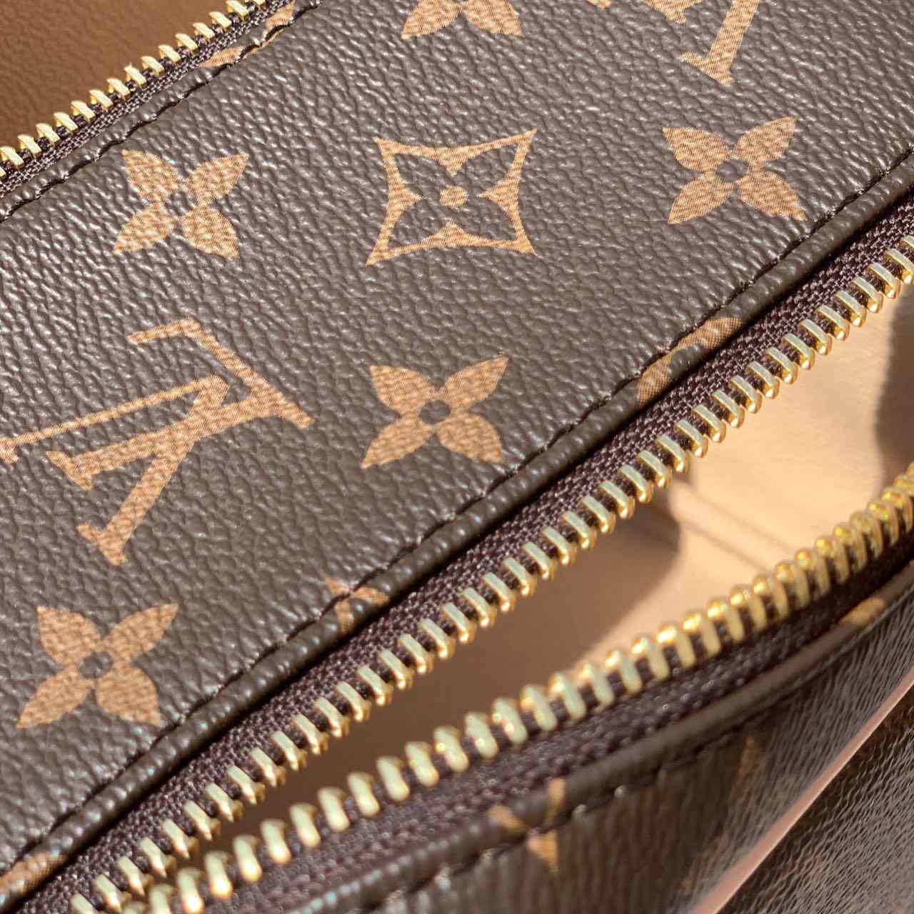 Louis Vuitton Dopp Kit Toilet Pouch   M44494 - 