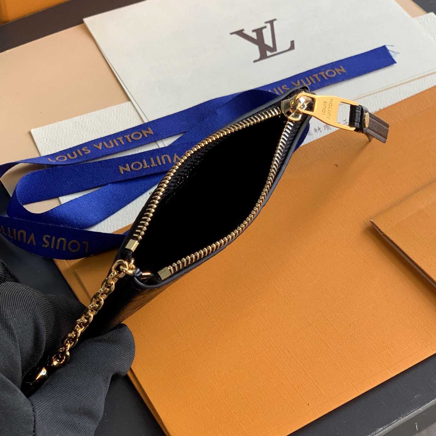 Louis Vuitton Key Pouch   M80879 - 