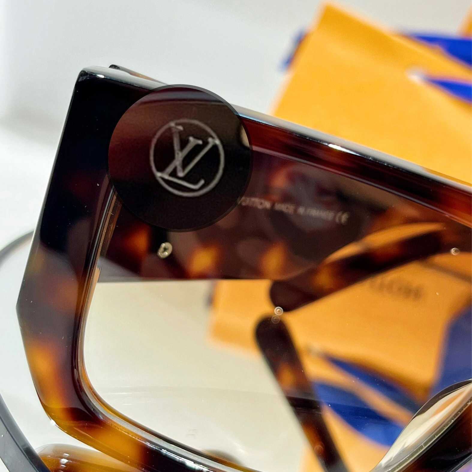 Louis Vuitton Sunglasses   Z2615W - 