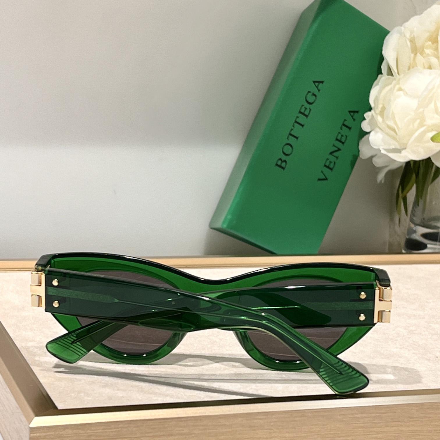 Bottega Veneta Angle Acetate Cat Eye Sunglasses - 