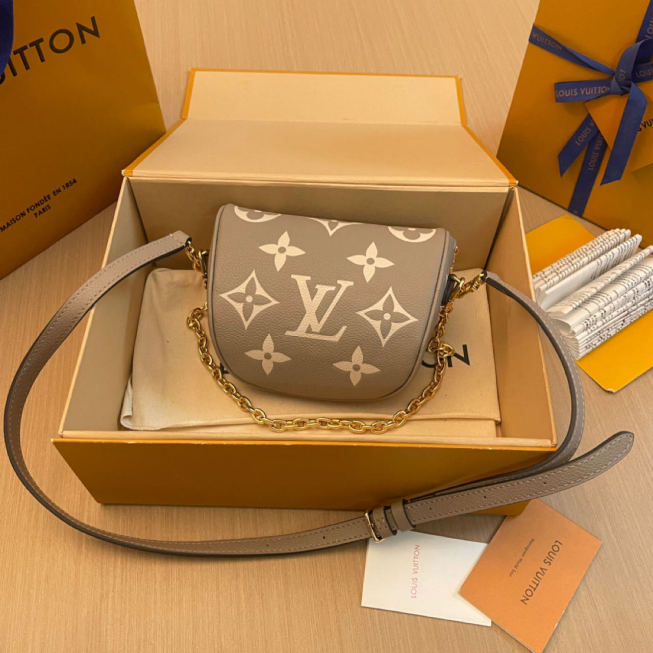Louis Vuitton Mini Bumbag   M83219 - 