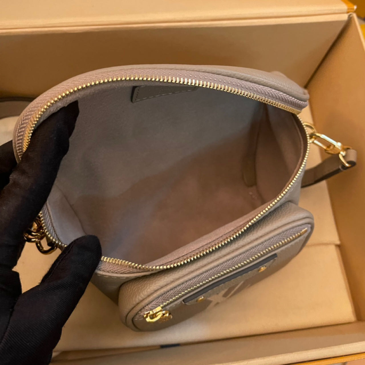 Louis Vuitton Mini Bumbag   M83219 - 