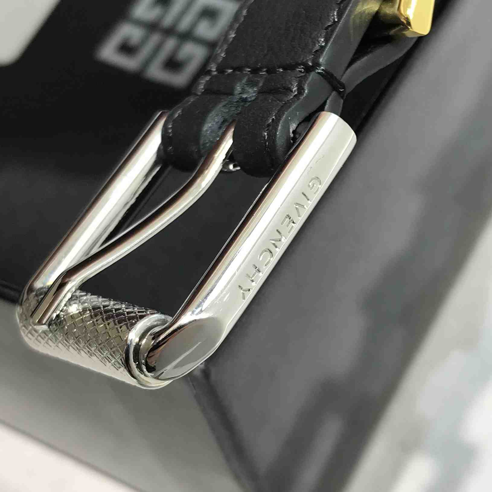 Givenchy Voyou Belt In Leather - 