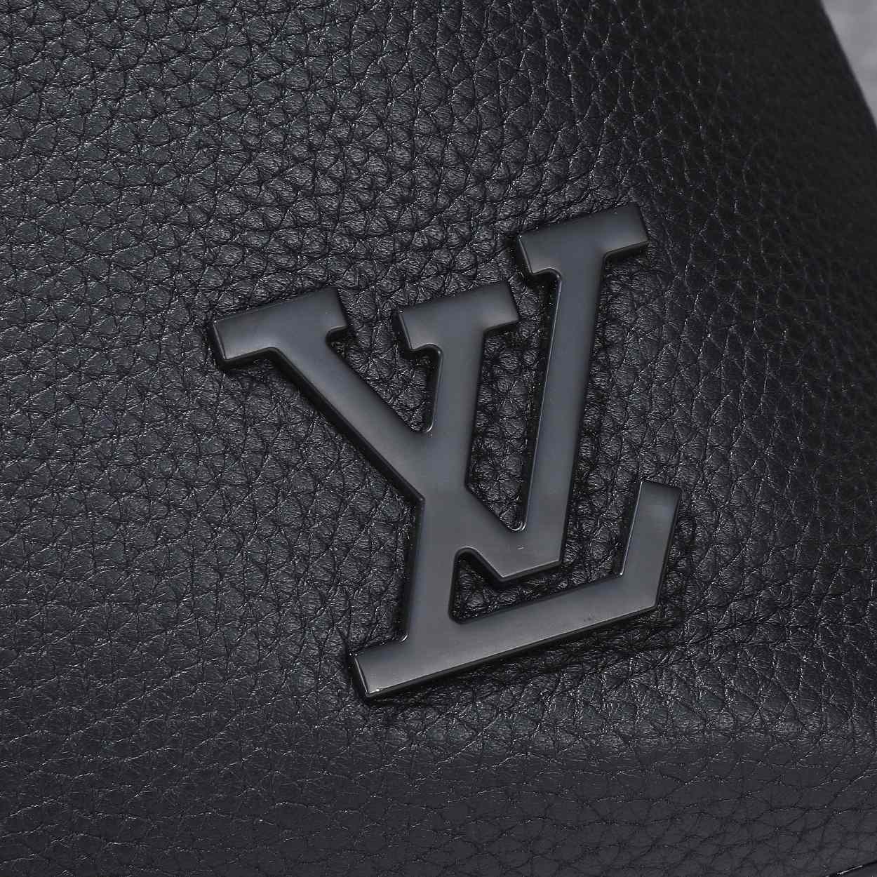 Louis Vuitton Lock It Tote   M59158 - 