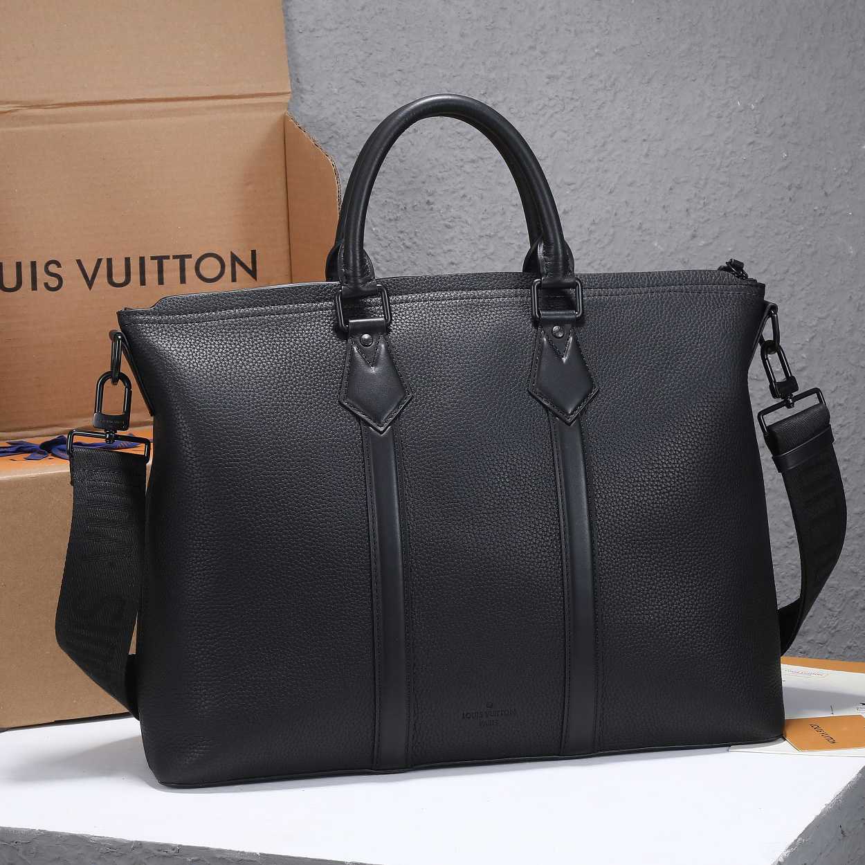 Louis Vuitton Lock It Tote   M59158 - 