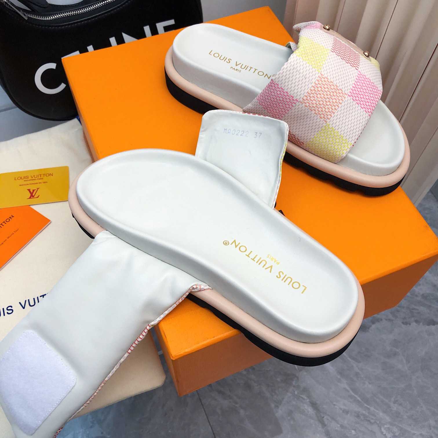 Louis Vuitton Pool Pillow Flat Comfort Mule     1ACTWW - 