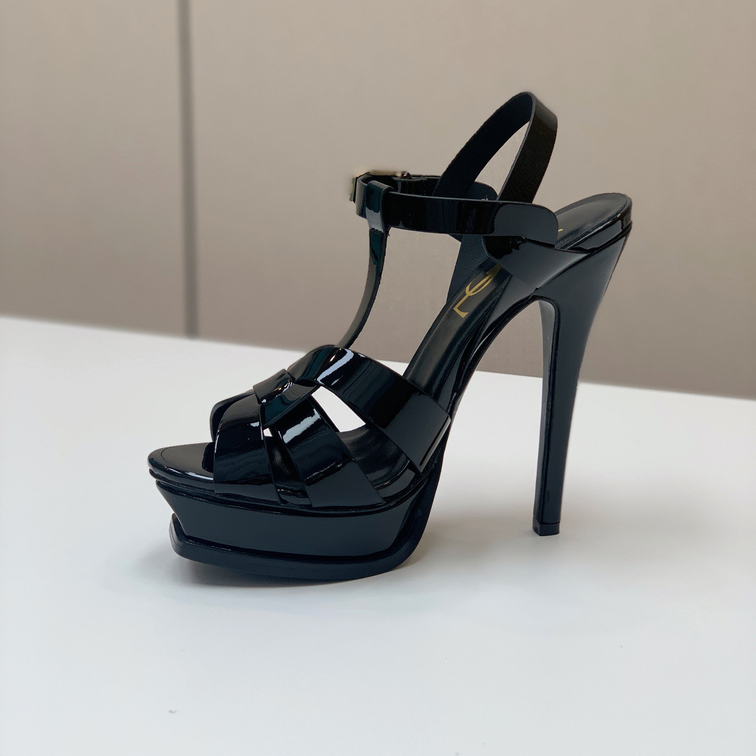 Saint Laurent Tribute Platform Sandals In Patent Leather - 