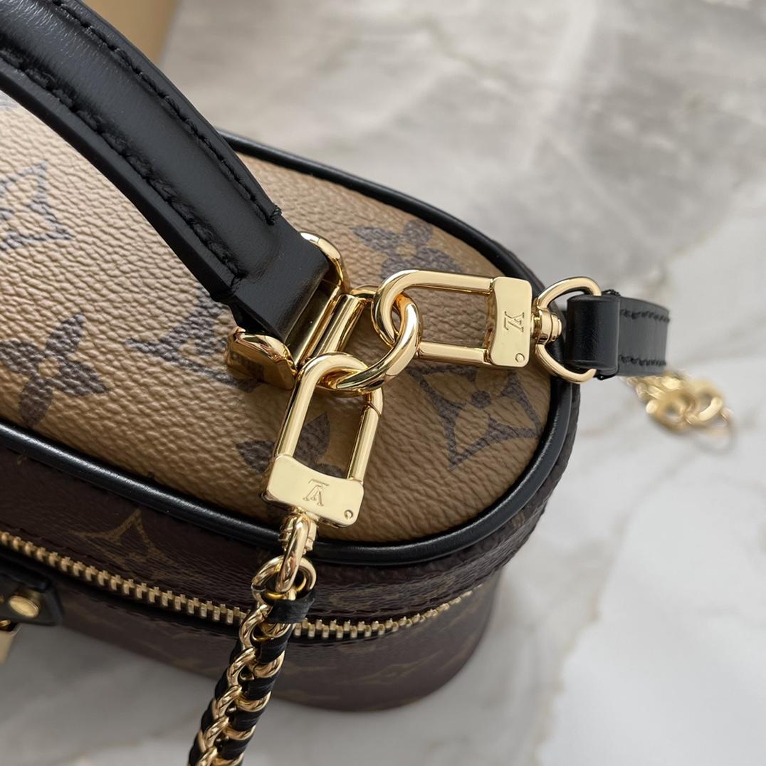 Louis Vuitton Vanity Chain Pouch    M47125 - 