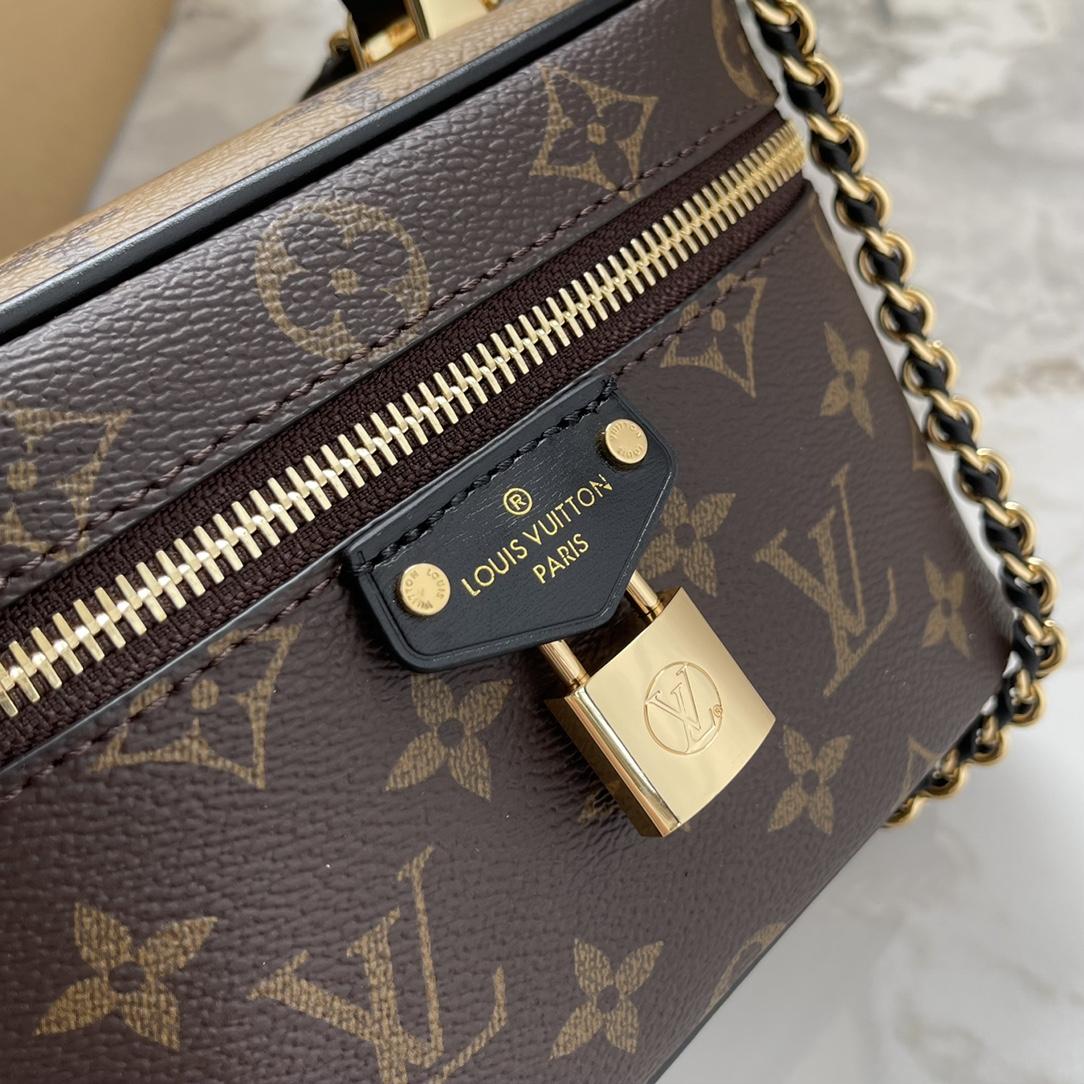Louis Vuitton Vanity Chain Pouch    M47125 - 