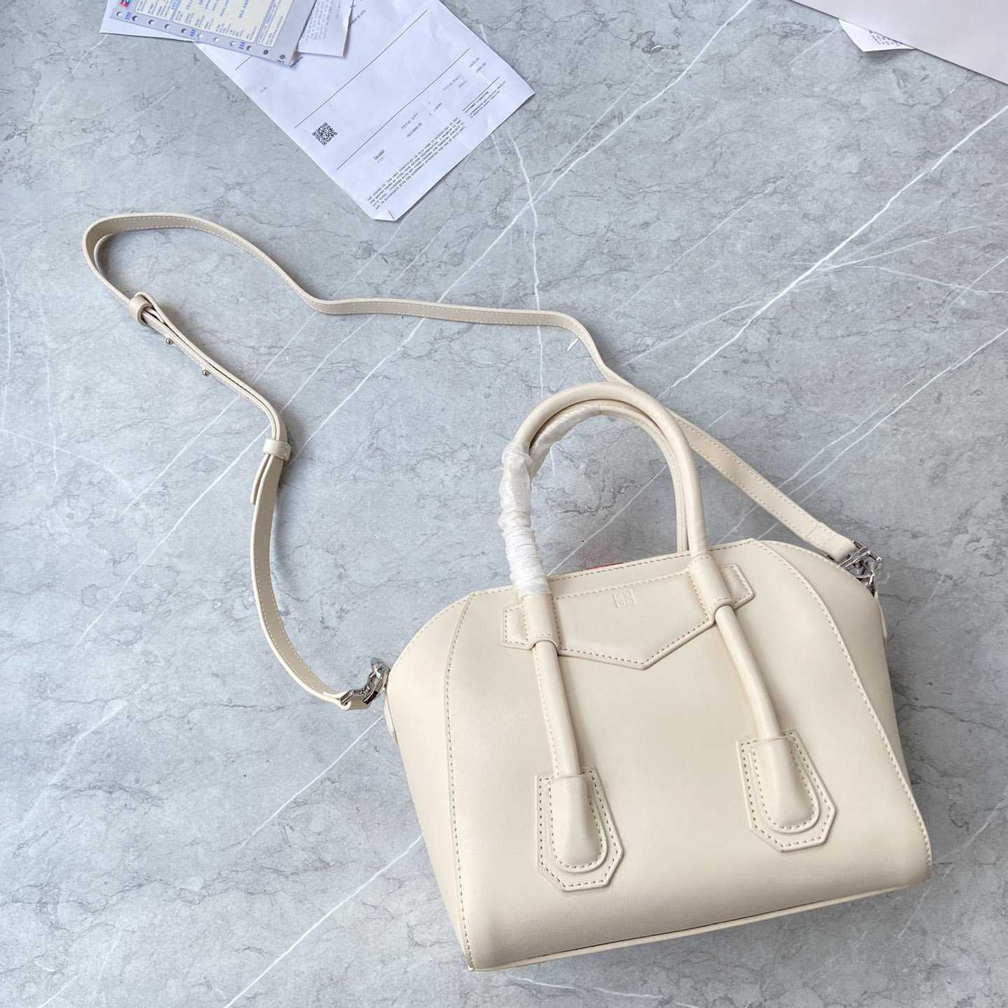 Givenchy Mini Antigona Lock Bag (23*27*13cm) - 