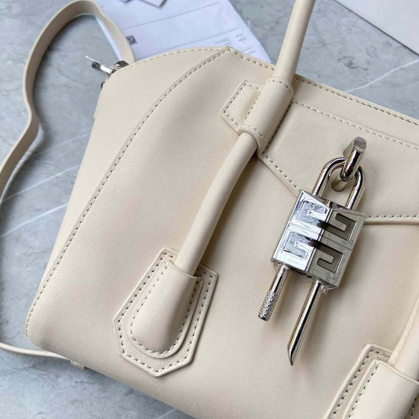 Givenchy Mini Antigona Lock Bag (23*27*13cm) - 