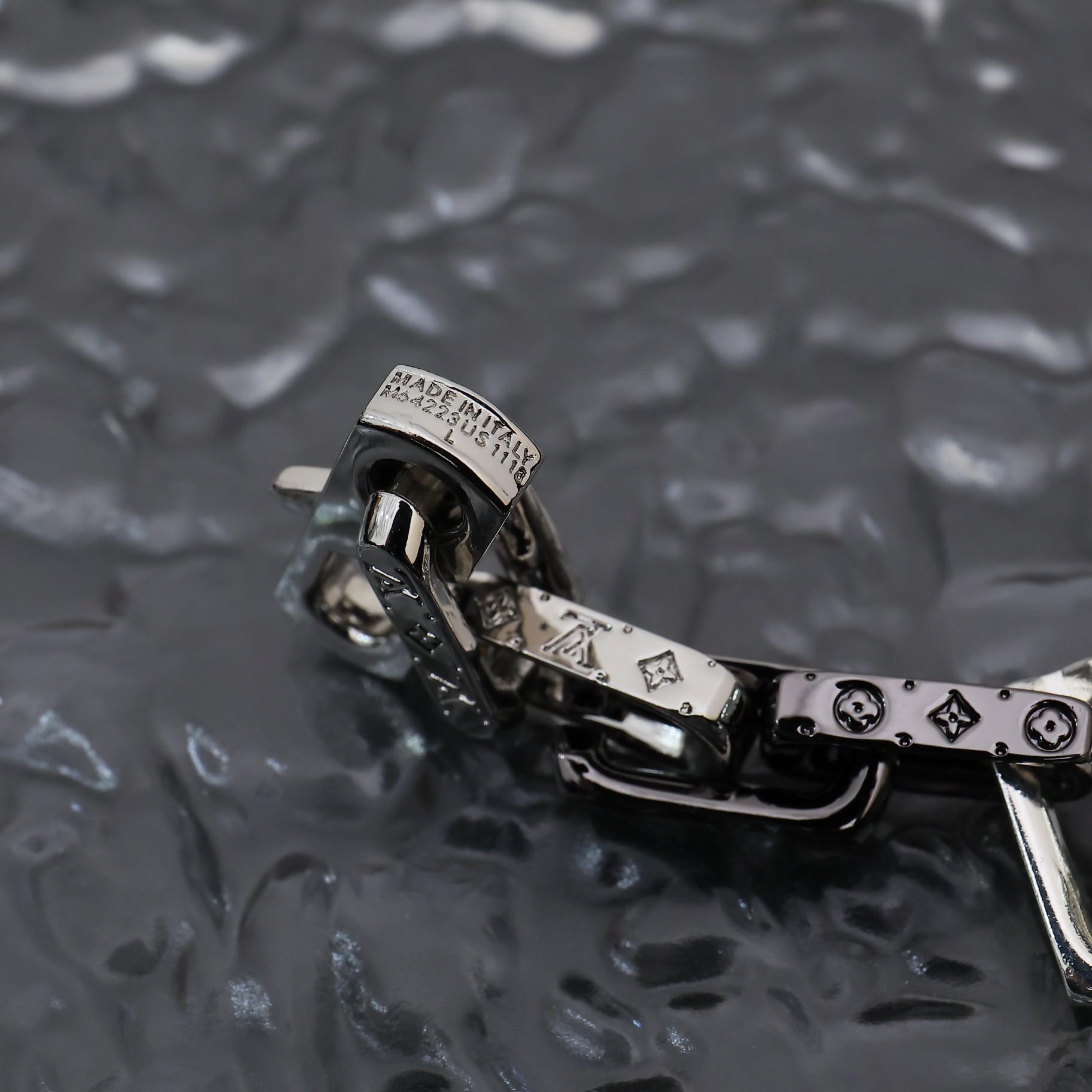 Louis Vuitton Monogram Chain Bracelet   M00686 - 