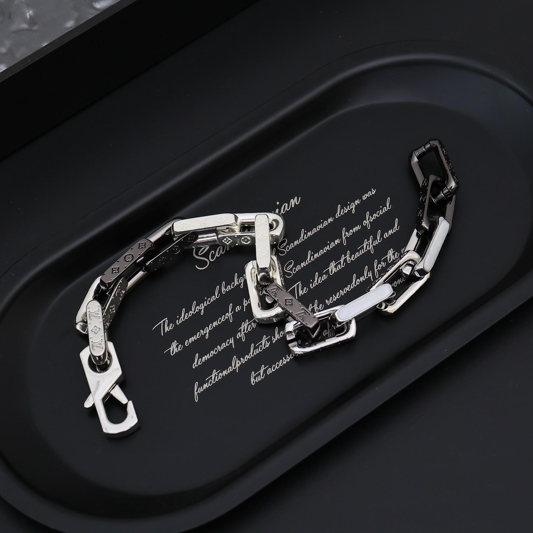 Louis Vuitton Monogram Chain Bracelet   M00686 - 