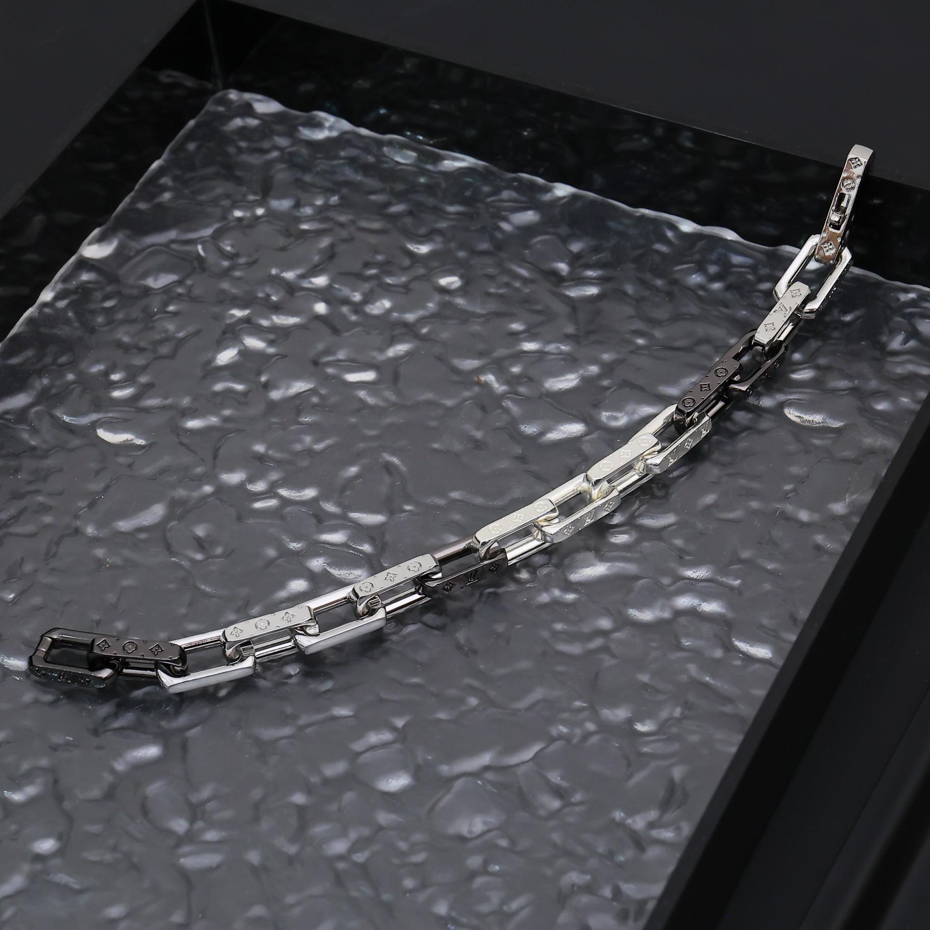 Louis Vuitton Monogram Chain Bracelet   M00686 - 