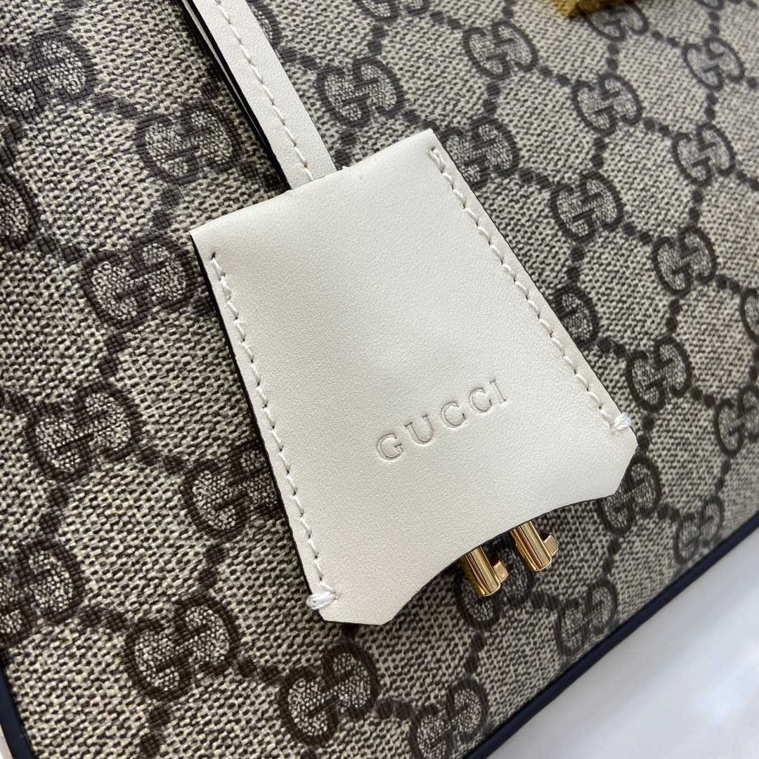 Gucci Padlock GG Medium Shoulder Bag - 