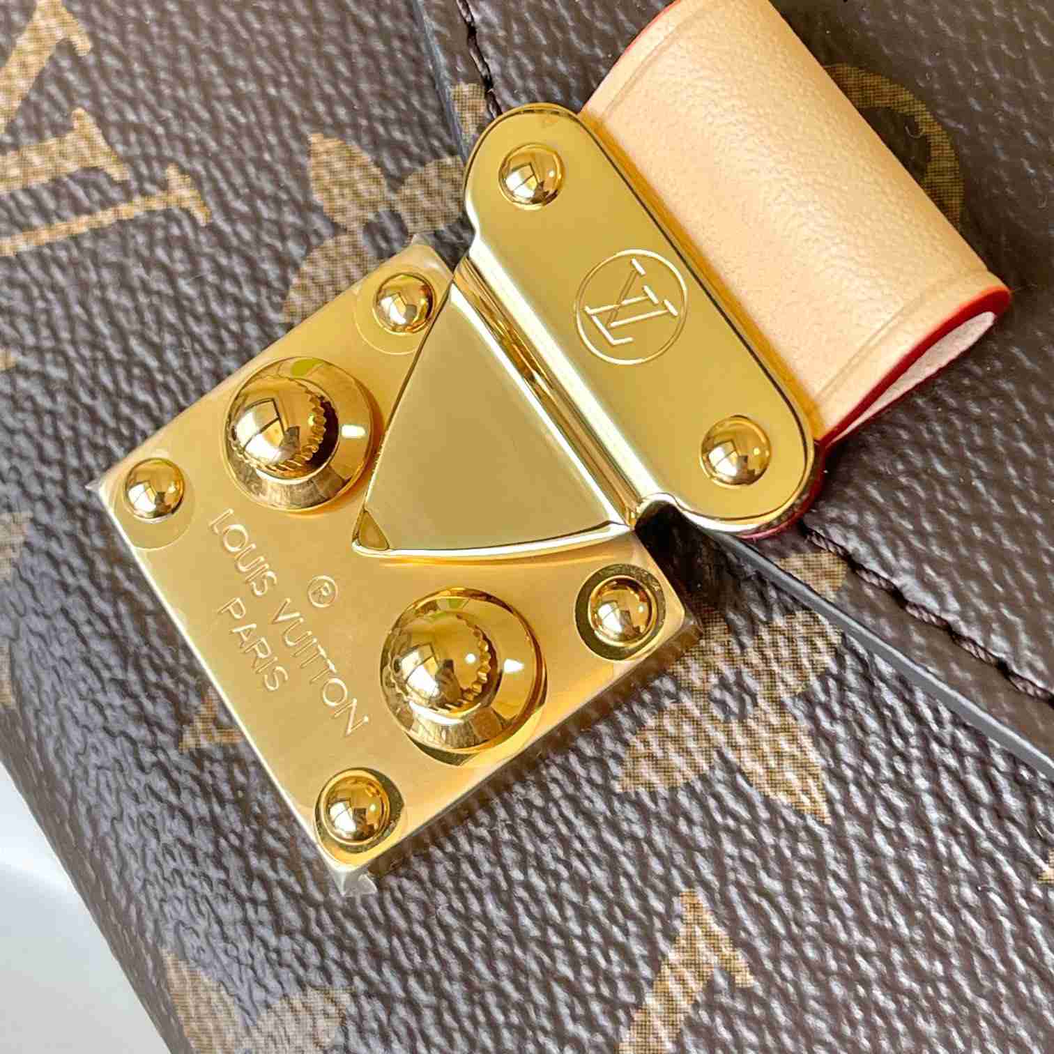 Louis Vuitton Pochette Métis East West   M46279 - 