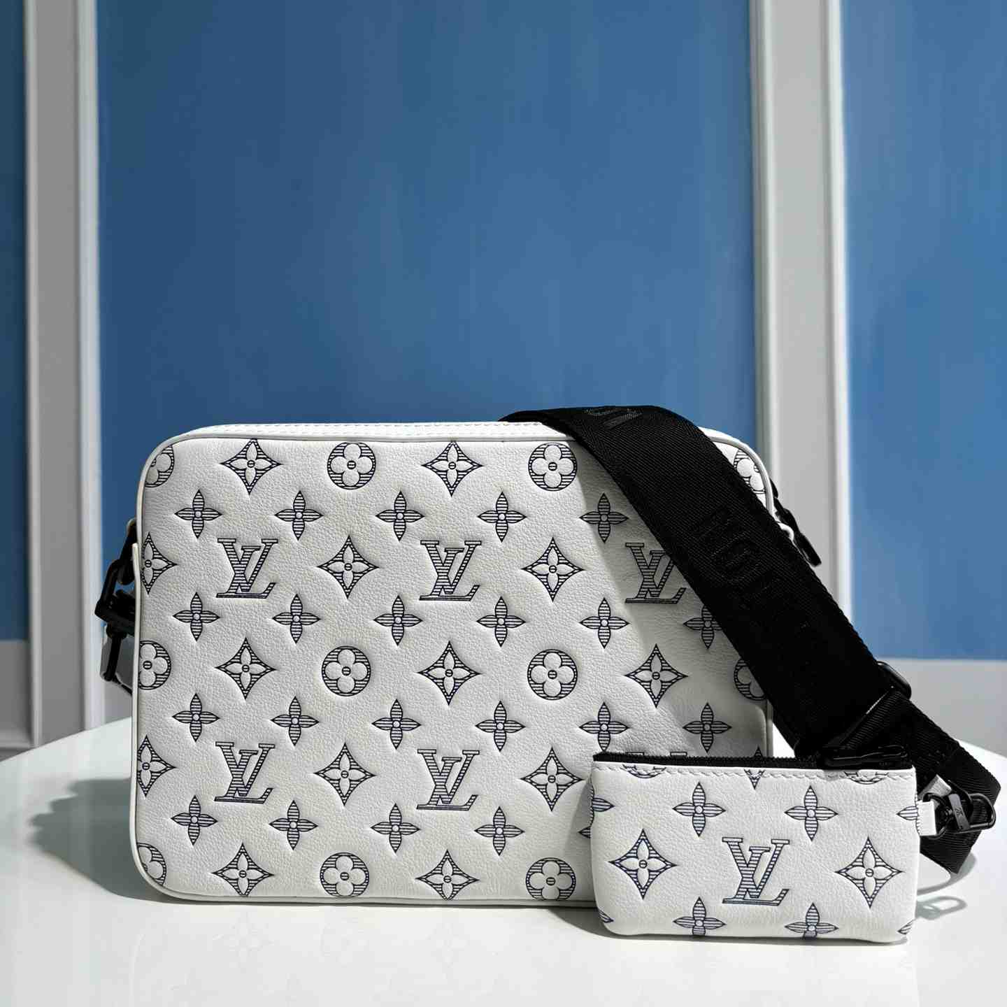 Louis Vuitton Trio Messenger  M24754 - 