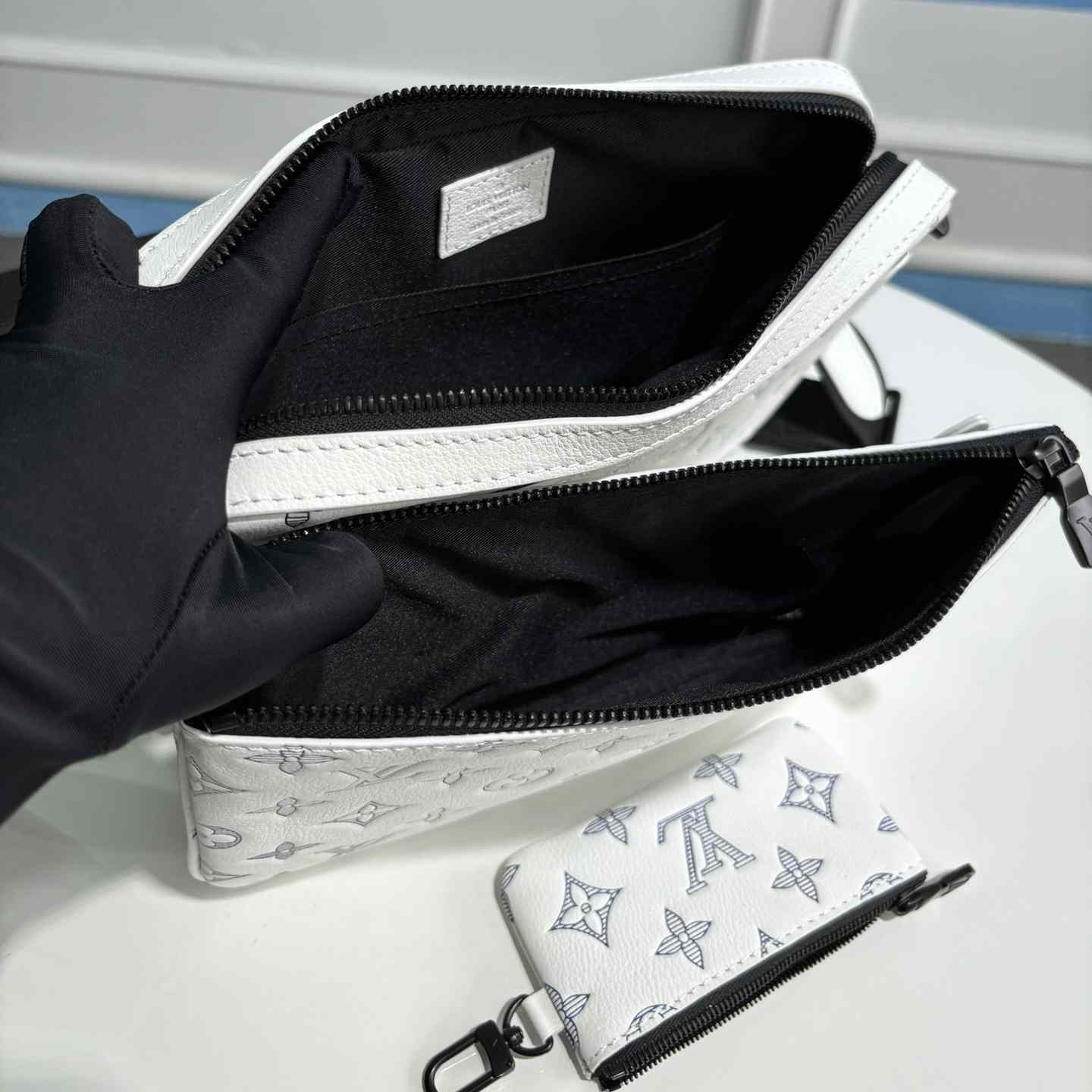 Louis Vuitton Trio Messenger  M24754 - 