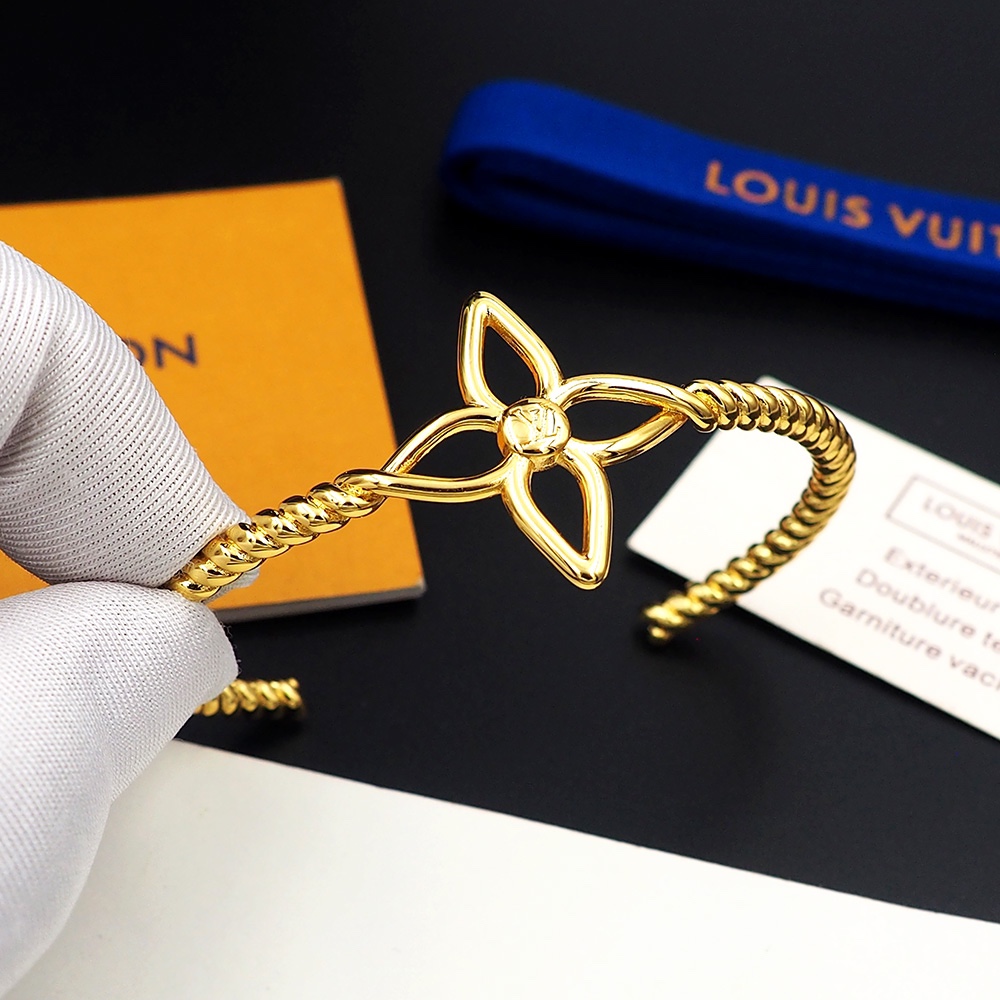 Louis Vuitton Nautical Rigid Bracelet   M1606 - 