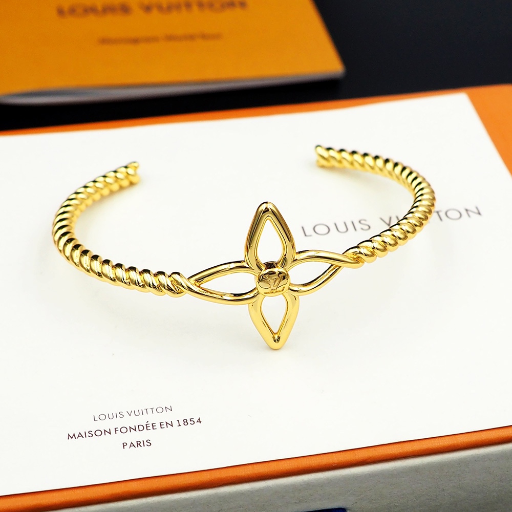 Louis Vuitton Nautical Rigid Bracelet   M1606 - 