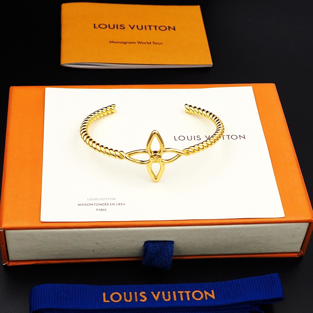 Louis Vuitton Nautical Rigid Bracelet   M1606 - 