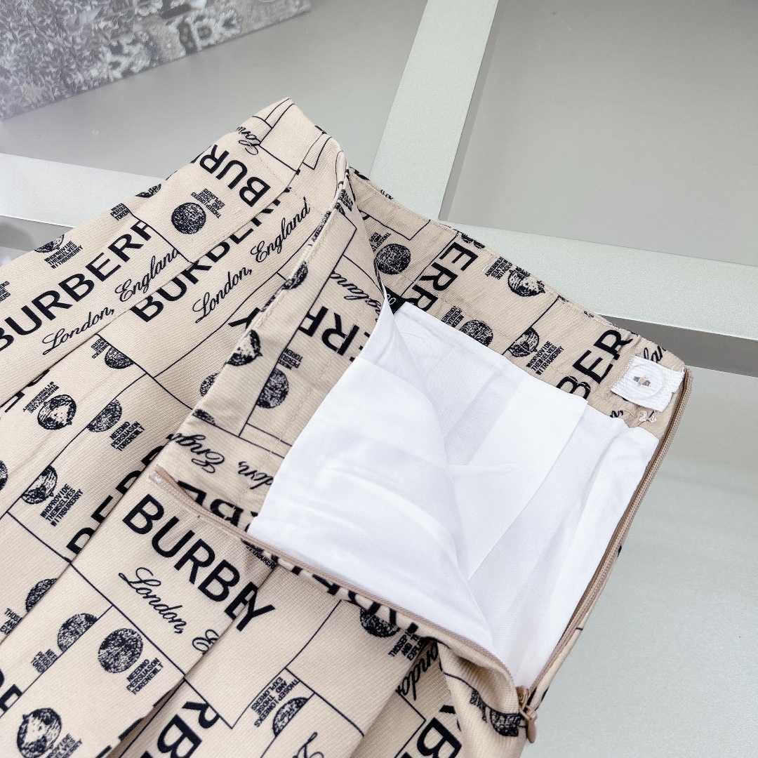 Burberry Kid's Tee & Skirt - 