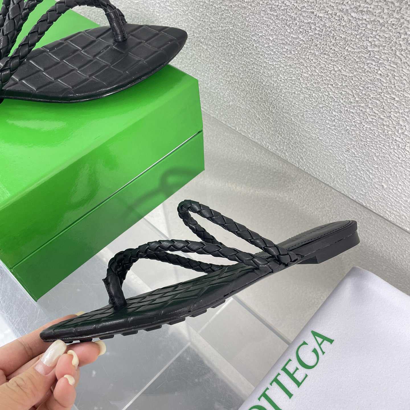 Bottega Veneta Leaf Flat Sandal - 