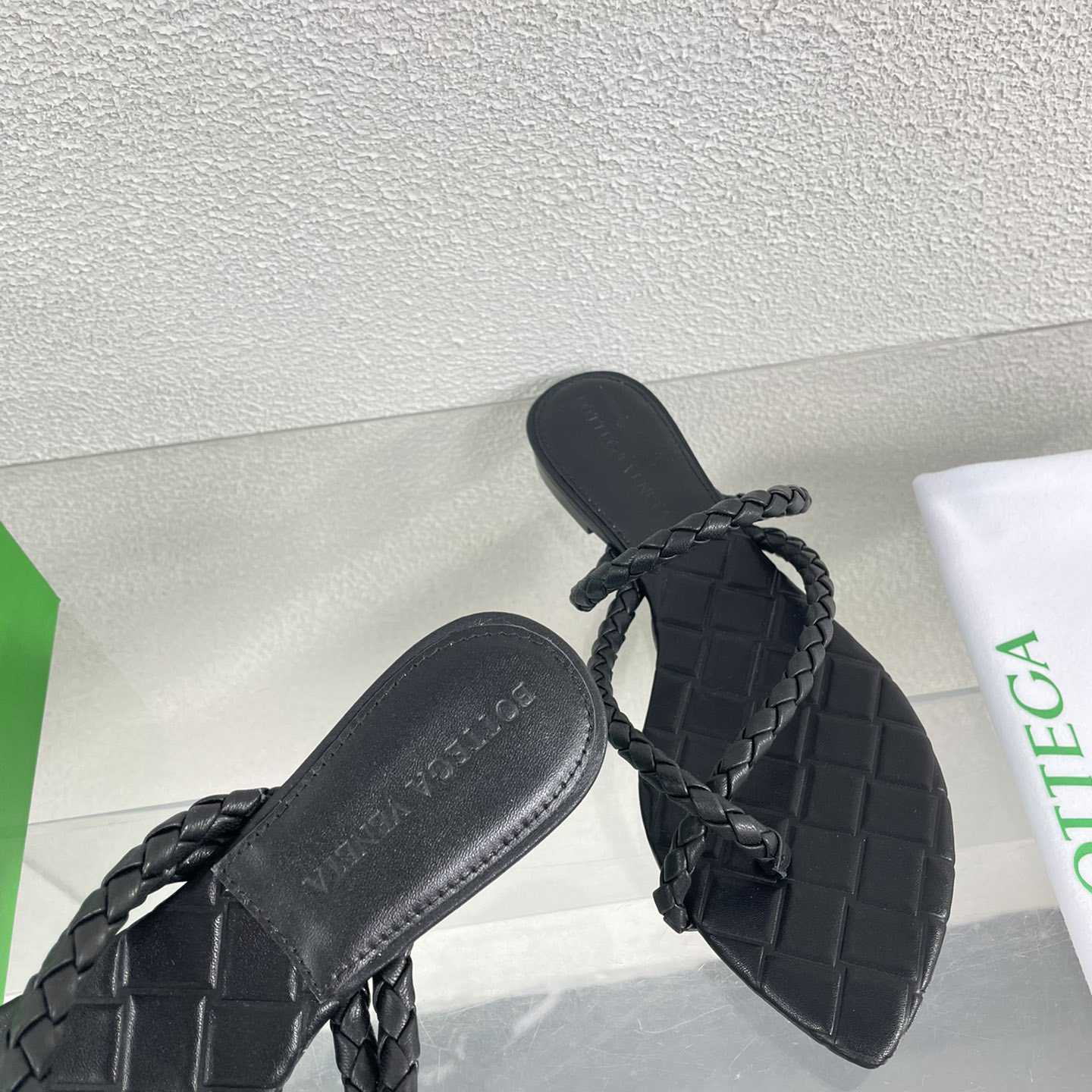 Bottega Veneta Leaf Flat Sandal - 