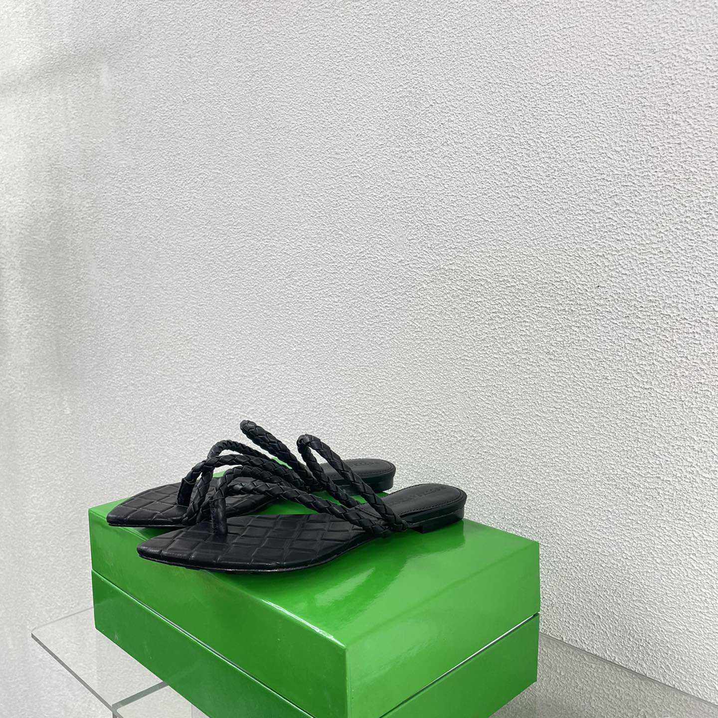 Bottega Veneta Leaf Flat Sandal - 
