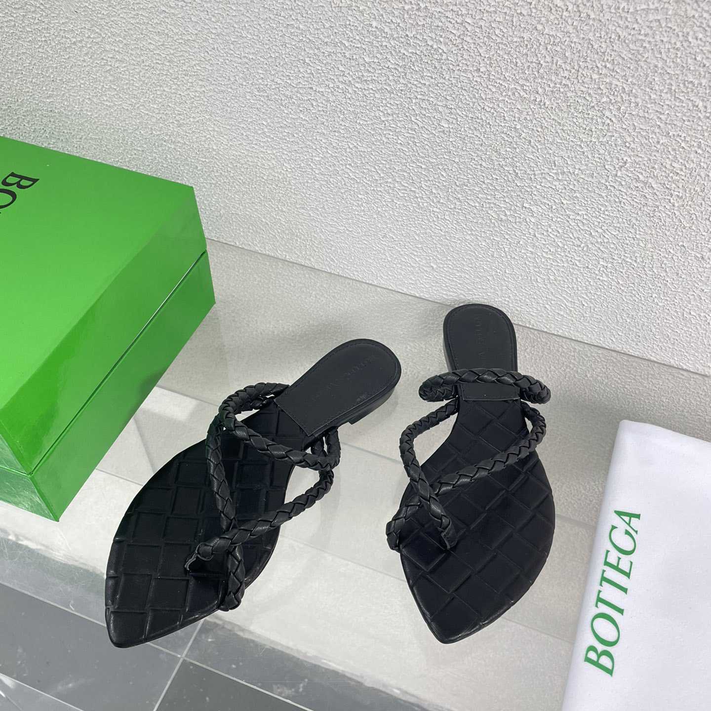 Bottega Veneta Leaf Flat Sandal - 