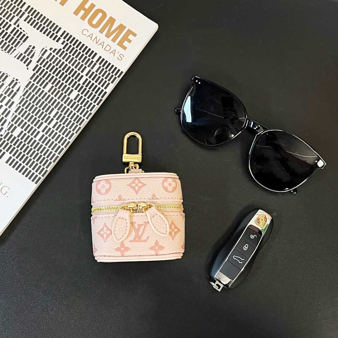 Louis Vuitton Pouch   M00545 - 