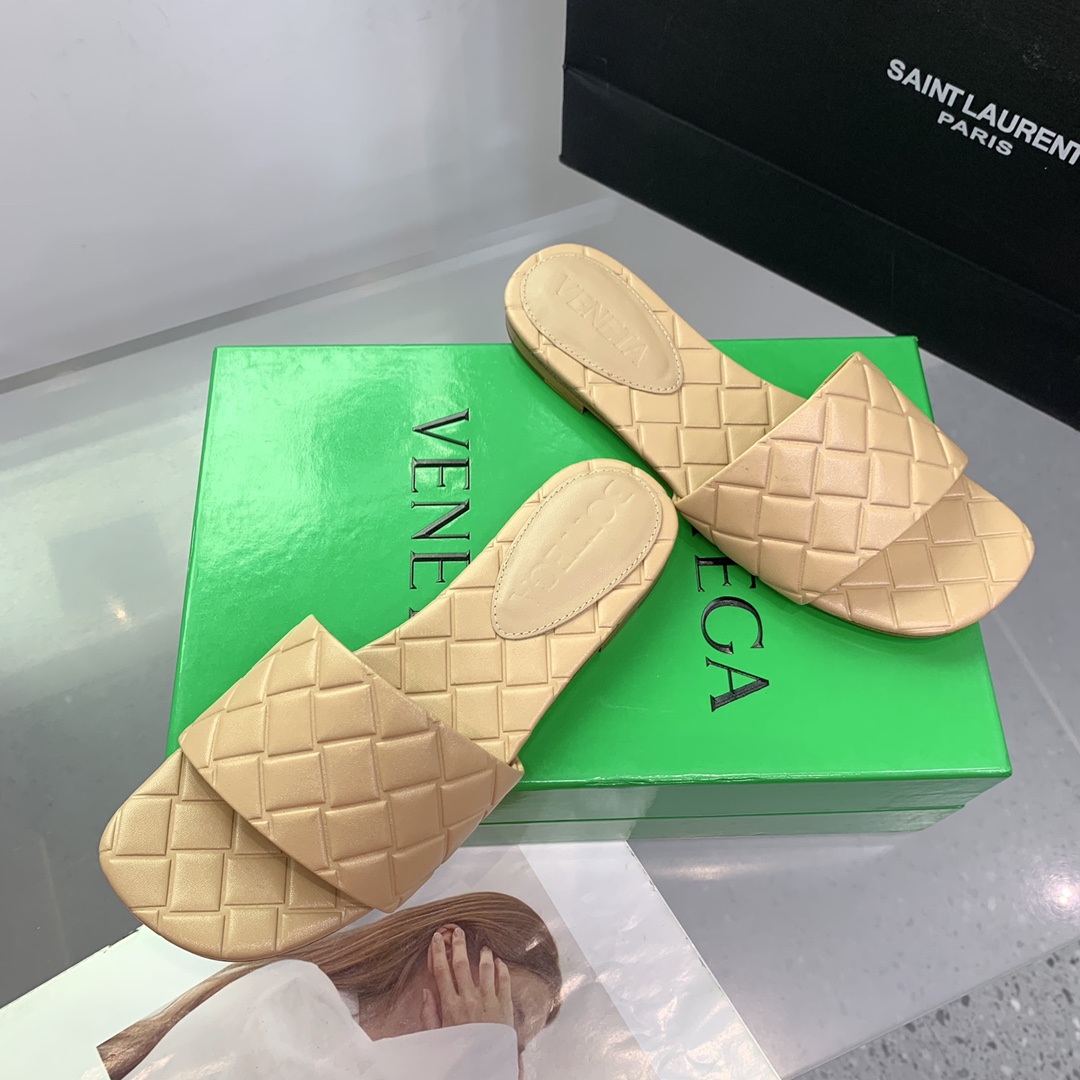 Bottega Veneta Amy Flat Mule - 