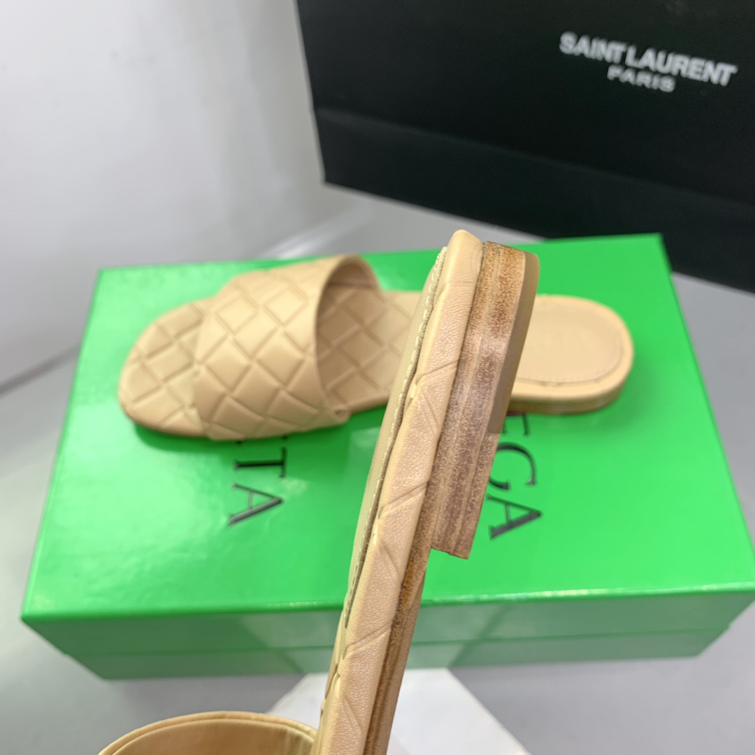 Bottega Veneta Amy Flat Mule - 