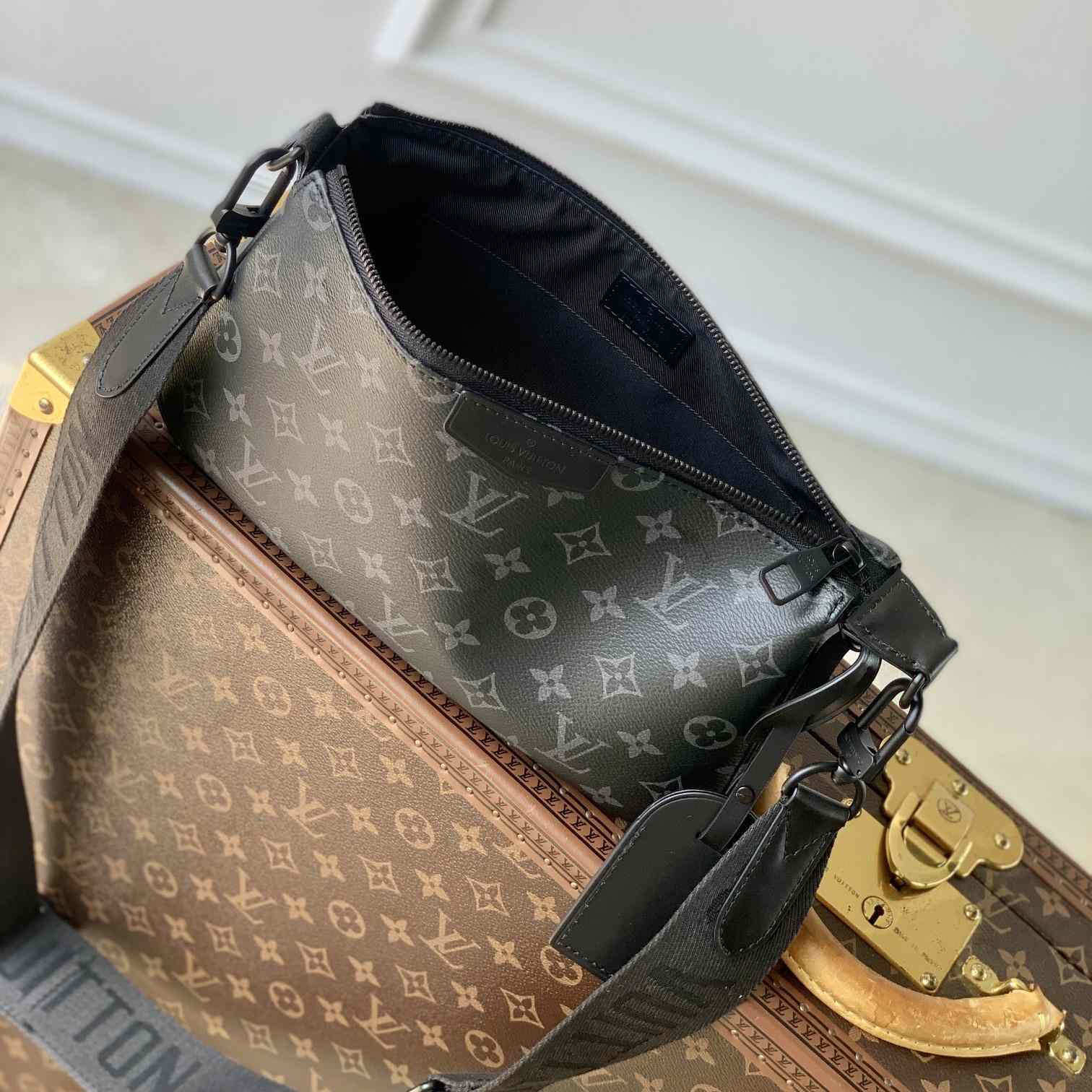 Louis Vuitton Pochette Accessoire XL   M11741 - 