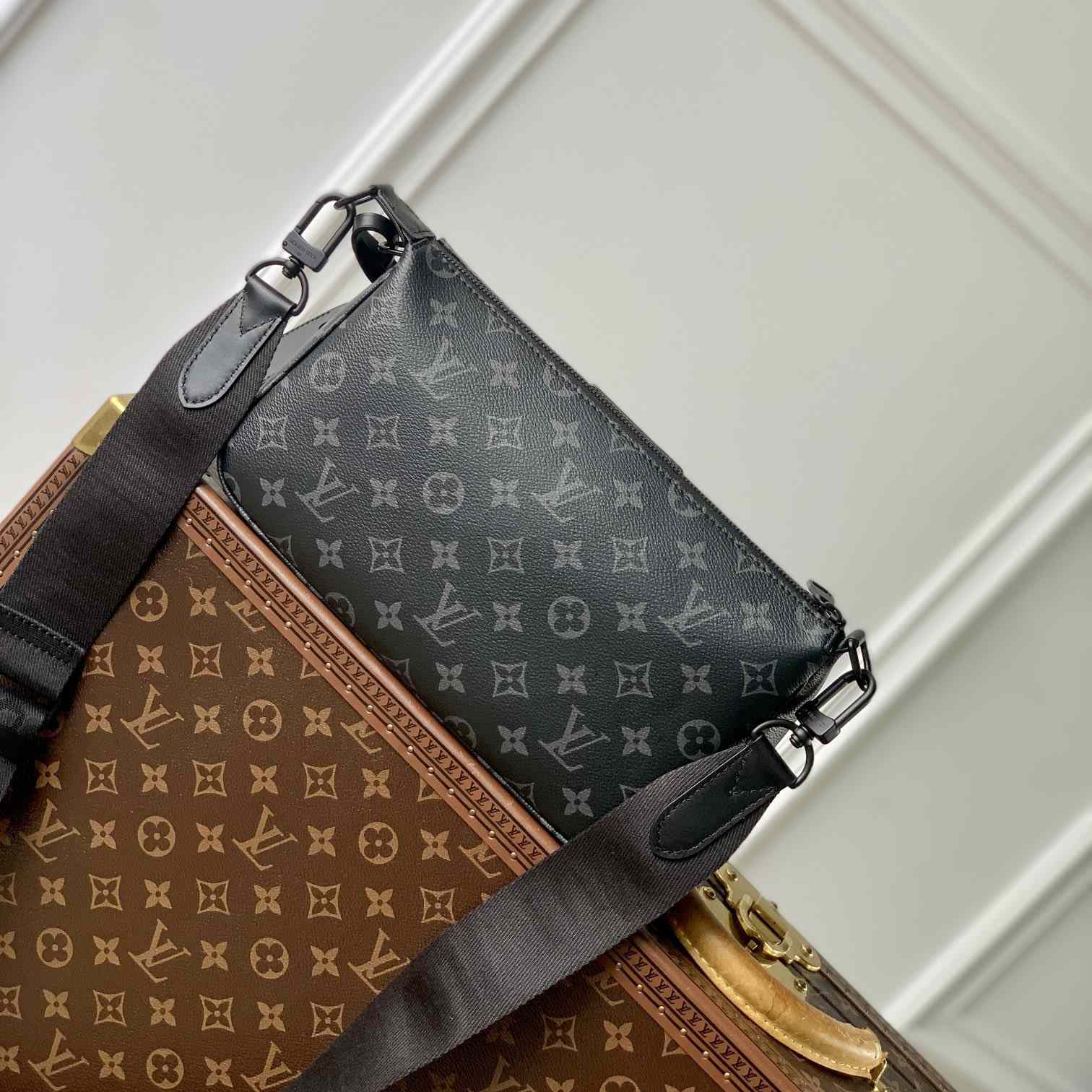 Louis Vuitton Pochette Accessoire XL   M11741 - 