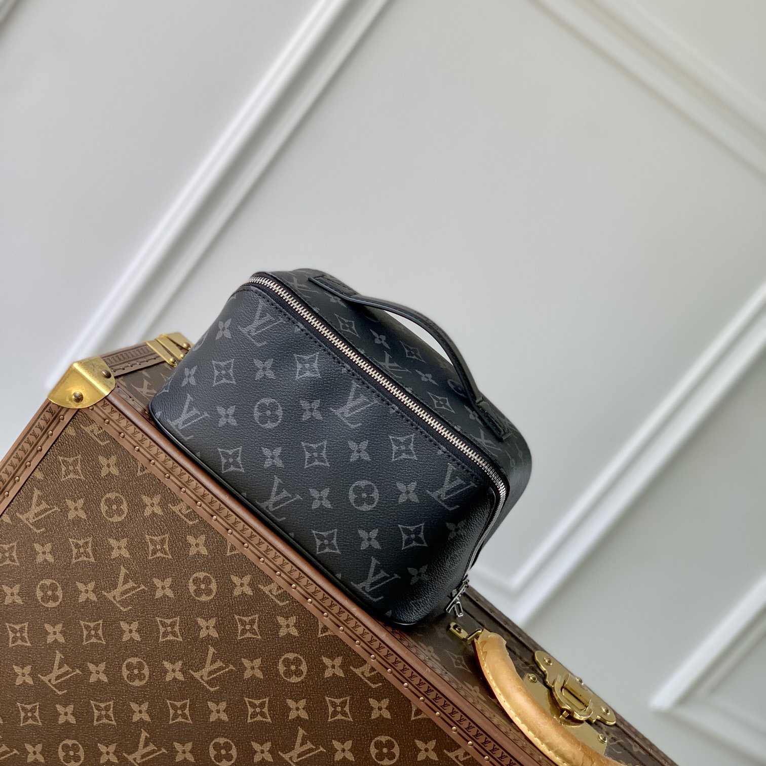 Louis Vuitton Toiletry Bag   M11508 - 